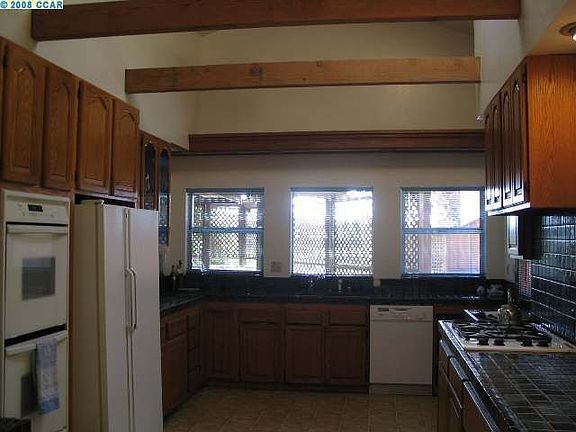 5th image of 181 Holiday Hills Dr