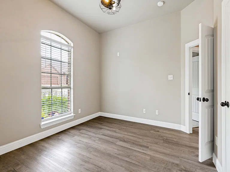 455 Chisholm Trl — Photo 11