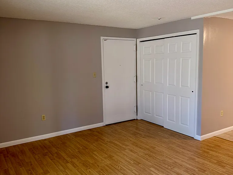 4 Post Oak Ln #14 — Photo 2