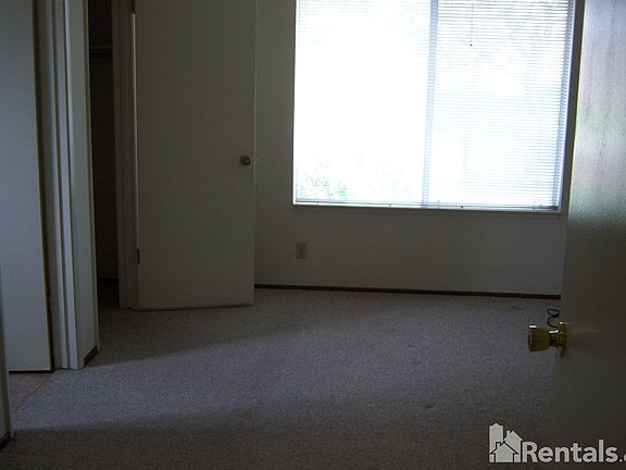 5th image of 3761 Rock Island Dr