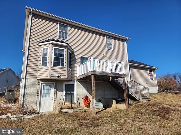 4th image of 185 Embassy Ct