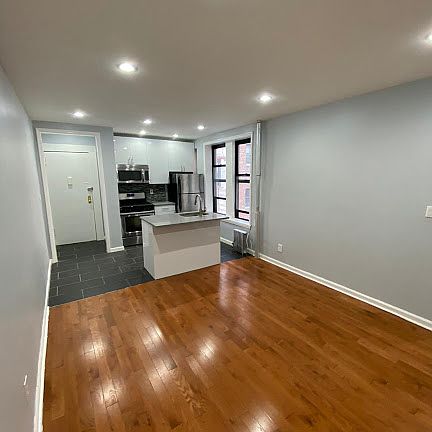 5th image of 543 E 21st St APT C5