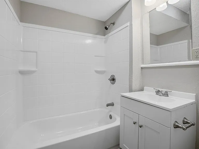 509 E Heron St — Photo 6