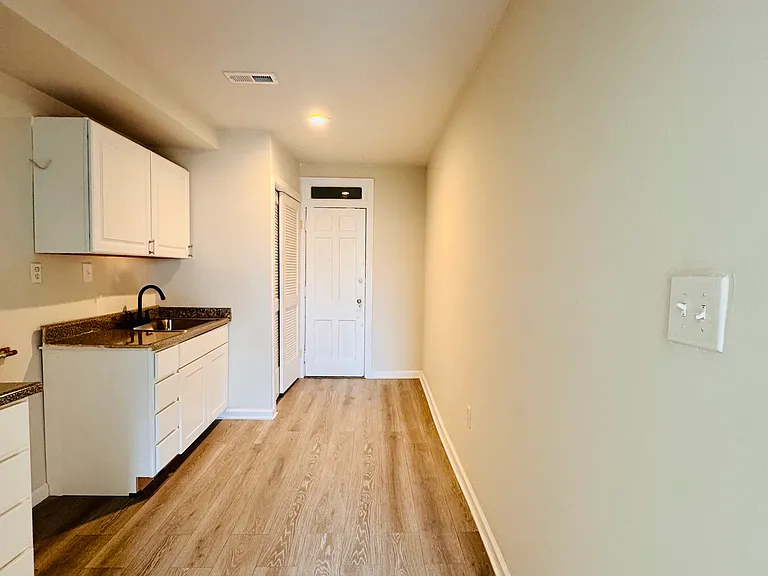 300 34th St SE #1 — Photo 3