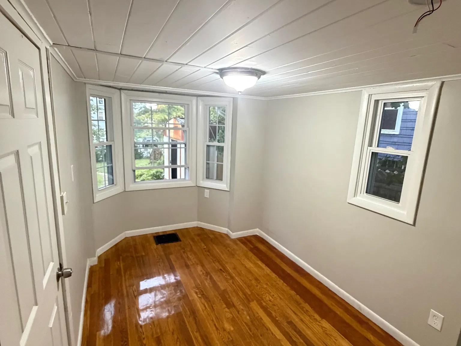 118 Sheldon Ter — Photo 4