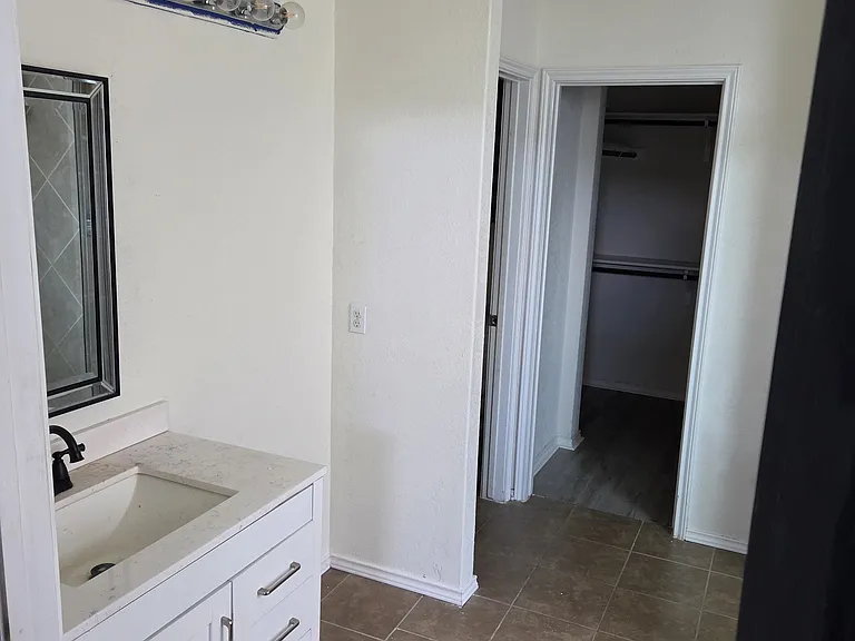 9631 Common Law — Photo 4