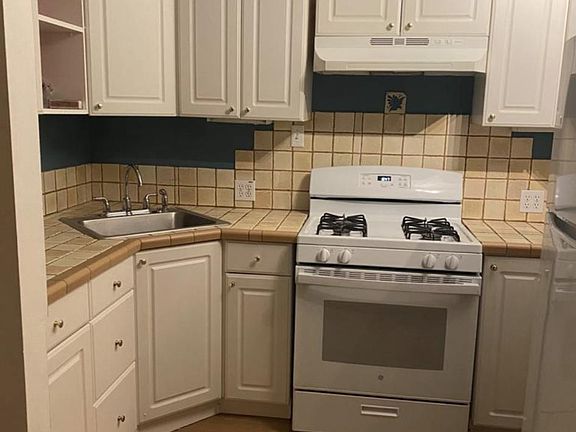 3rd image of 6138 Park Ave #1