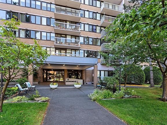 3rd image of 647 Michigan St #809