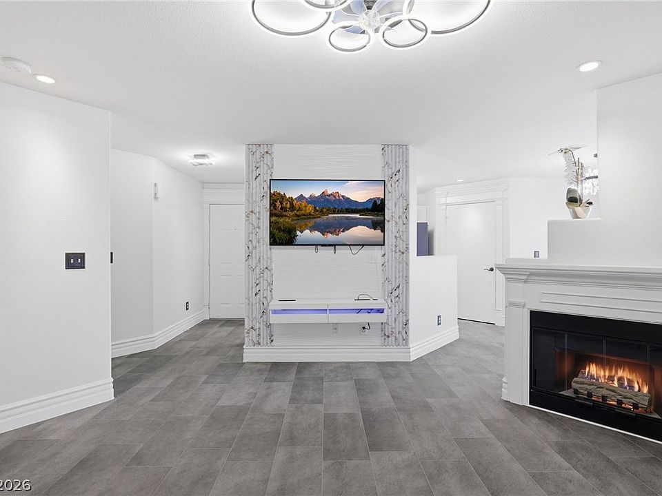 1st image of 698 S Racetrack Rd Unit 724