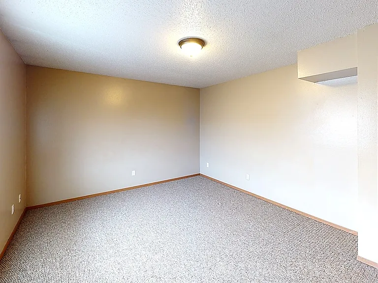 Teakwood Apartments — Photo 37