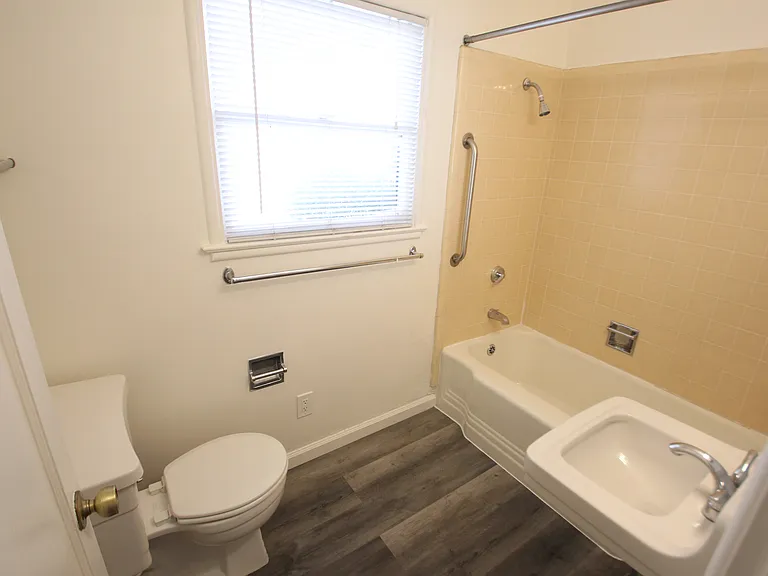 8 Holcomb Ct #A — Photo 11