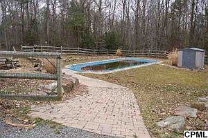 4th image of 247 Barnes Dr