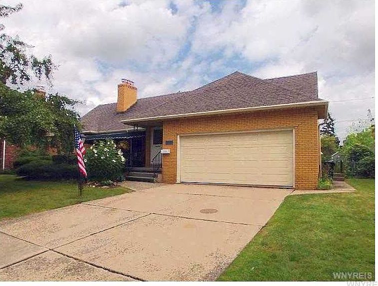 1st image of 190 Carpenter Ave