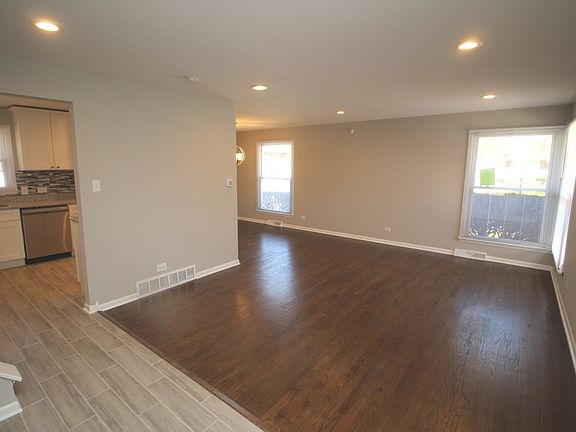 2nd image of 15226 Blackstone Ave