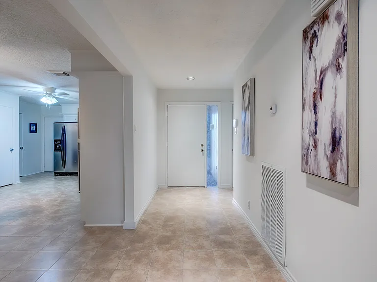 1722 S Kirkwood Rd — Photo 1