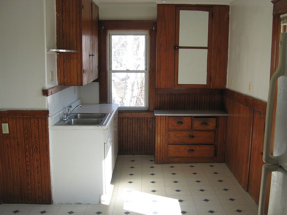 1st image of 415 Lincoln St #415