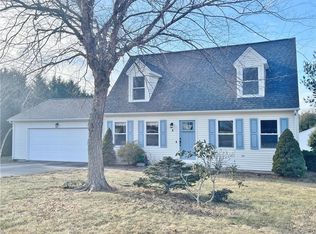 8 Sycamore Dr, Coventry, RI 02816