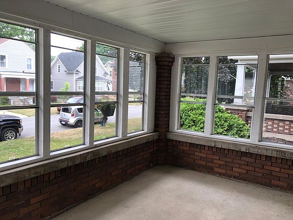 4th image of 612 Lincoln Ave NW