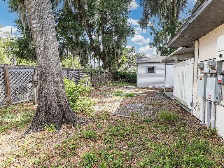 301 Curry St — Photo 17