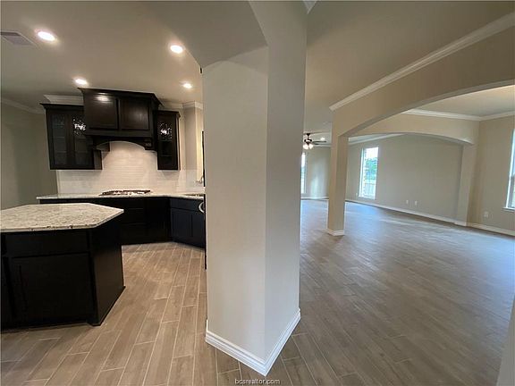 4th image of 2705 Lakewell Ln