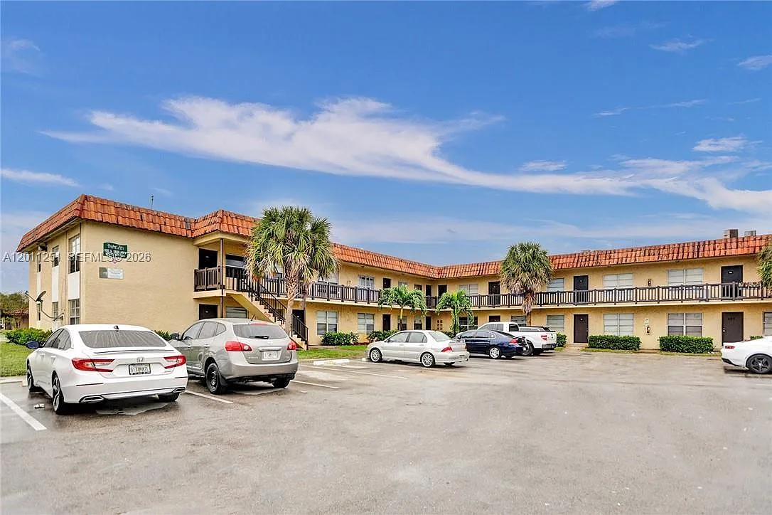 Building Photo - 1335 S Dixie Hwy #404