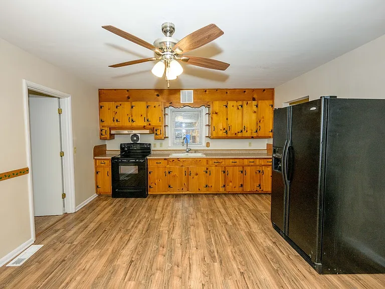 1033 Fairview Ave — Photo 13