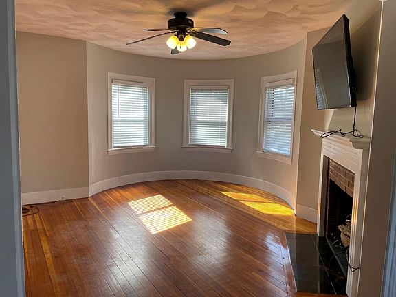 5th image of 119 Essex St