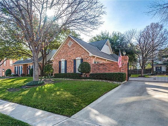 2nd image of 2307 Woodmoor Ln