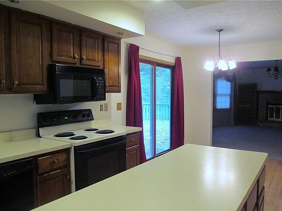 5th image of 52 Bending Oak Dr