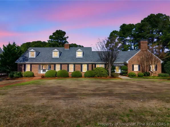 1109 Offshore Dr, Fayetteville, NC 28305