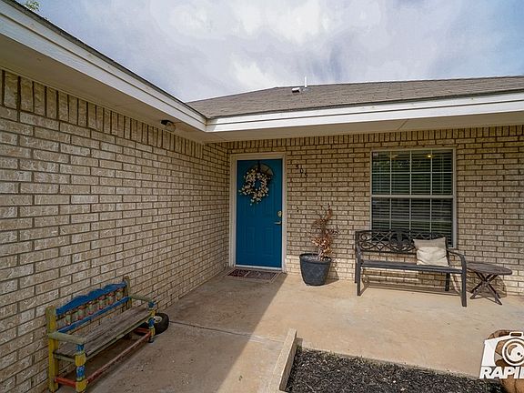 2nd image of 505 N Fort Worth St