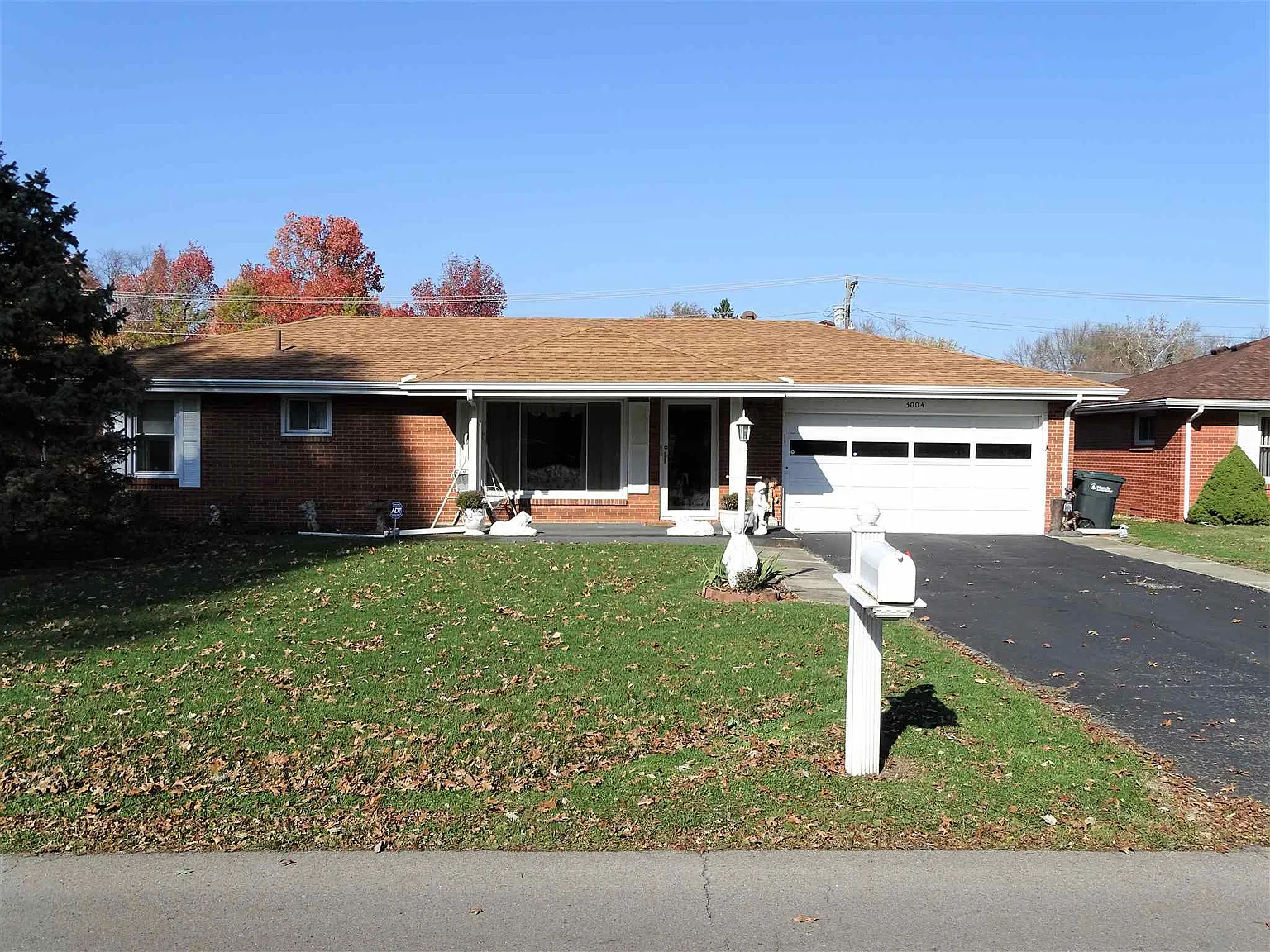 3004 W Brook Dr photo 1