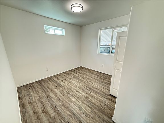4th image of 128 E Kootenai Ave