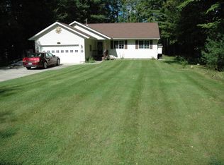 203 Redwine Dr, Houghton Lake, MI 48629