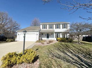 700 Shenandoah Trl, Elgin, IL 60123