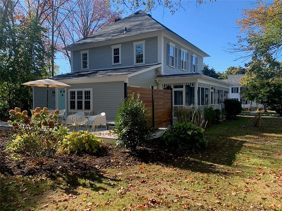 1st image of 386 Pleasant St E