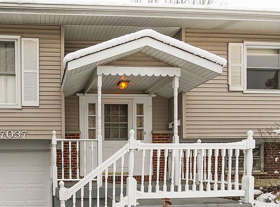 2nd image of 7037 Meadowbrook Ln
