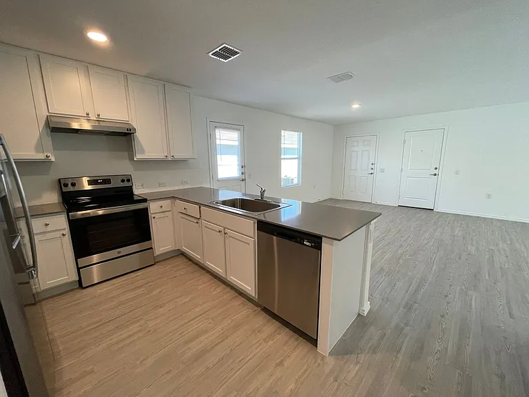1019 Magrum Way — Photo 10