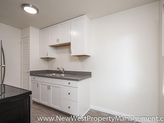 5th image of 555 22nd St
