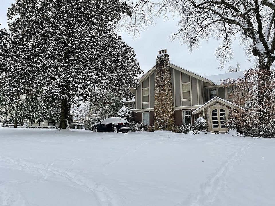 2nd image of 2281 Court Ave