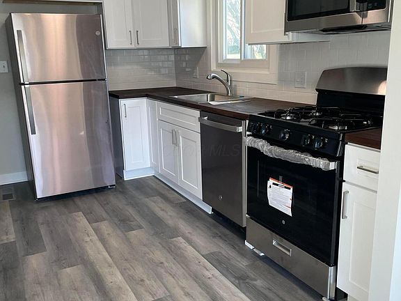 3rd image of 993 Pleasant Dr