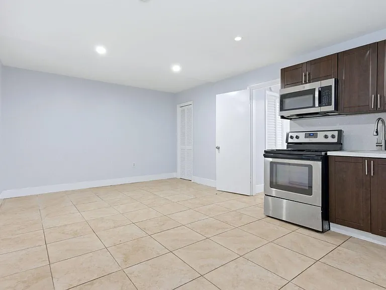 1964 NE 172nd St #5 — Photo 9