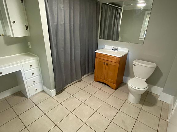 Bathroom (Front)