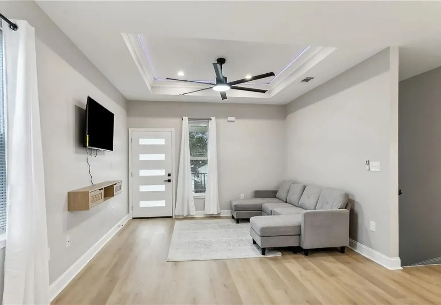 3 bed, 1309 sqft, $2,300 — Photo 3