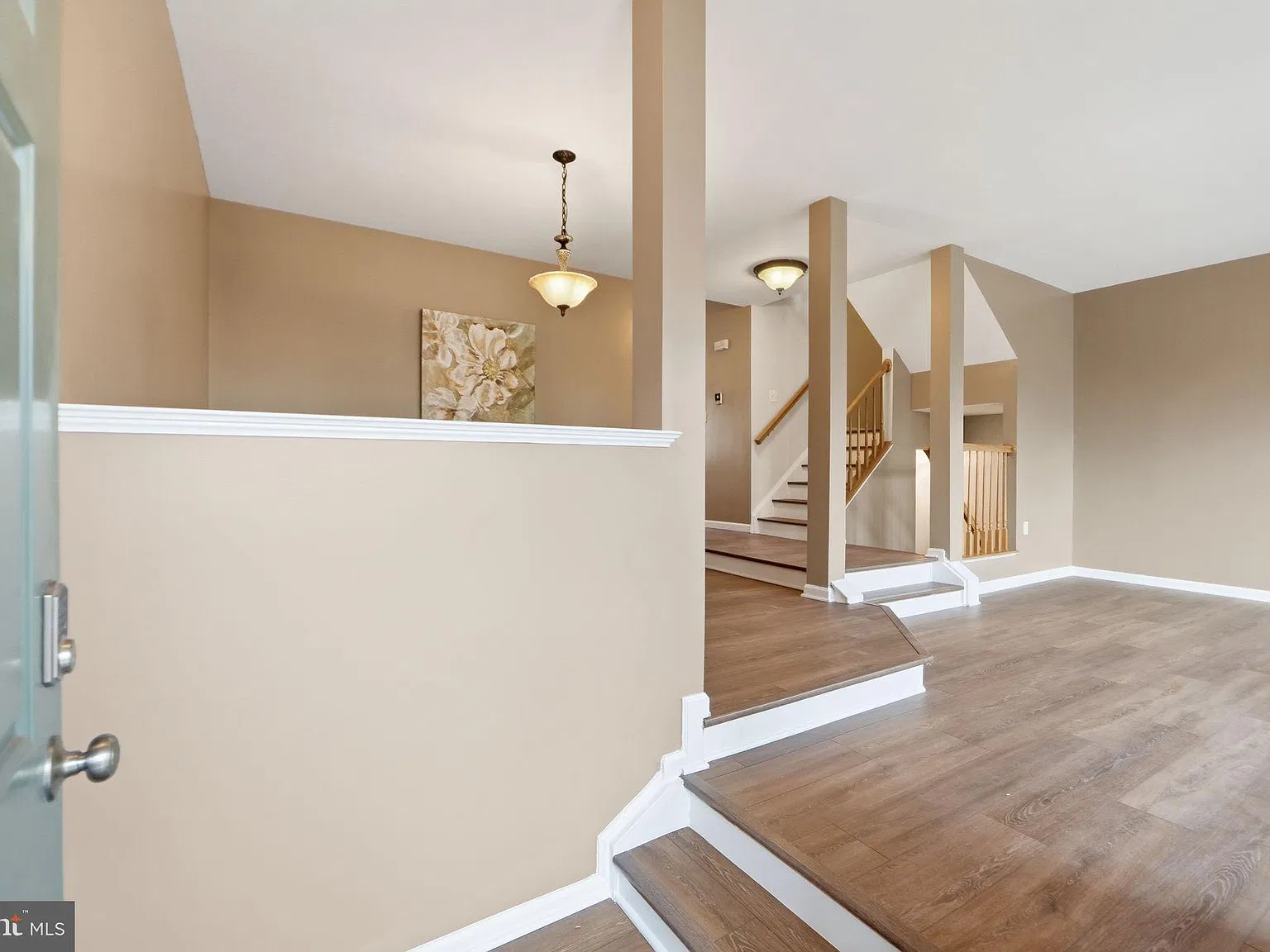3 bed, 3.5 bath, 2460 sqft, $3,700 — Photo 2