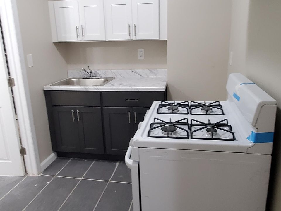 1st image of 56 William St #3