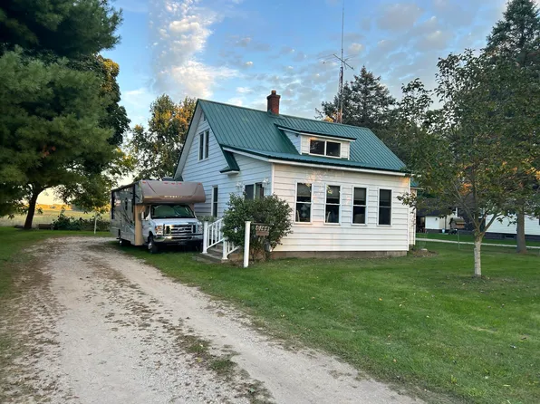 6144 S Fitzgerald Ave, Fremont, MI 49412