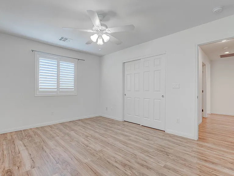 985 Noah Valley St — Photo 33