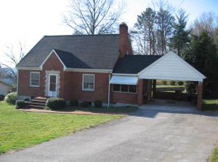 1226 Forest Lawn Dr, Salem, VA 24153