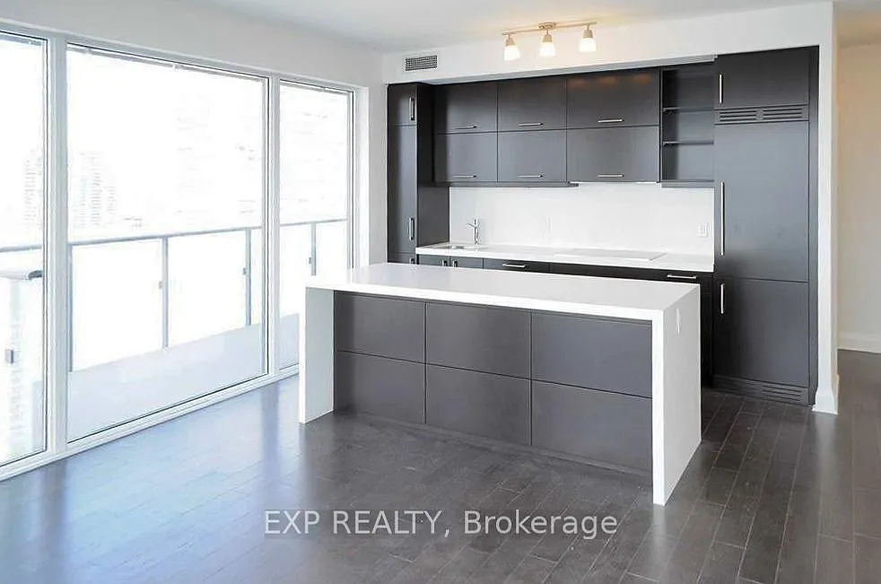 Building Photo - 65 Saint Mary St #2907
